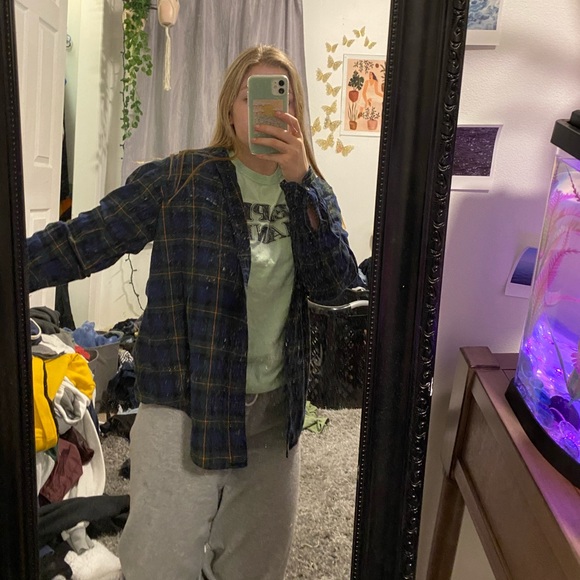 Flannel - Picture 4 of 4